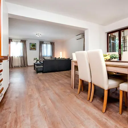 Nika Apartment
